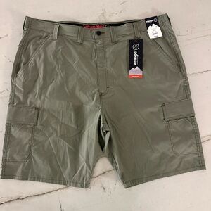 Wrangler ATG Highland Short Mens Cargo Shorts Green Mens Size 44 NWT Olive